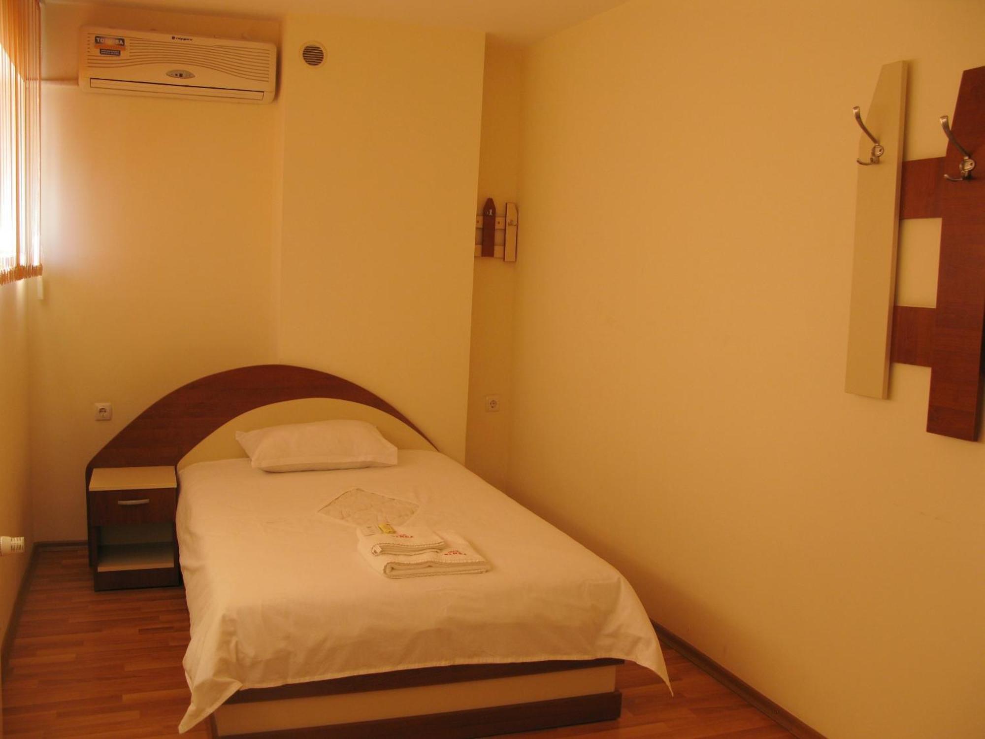 Hotel Nakra Radnevo Bagian luar foto